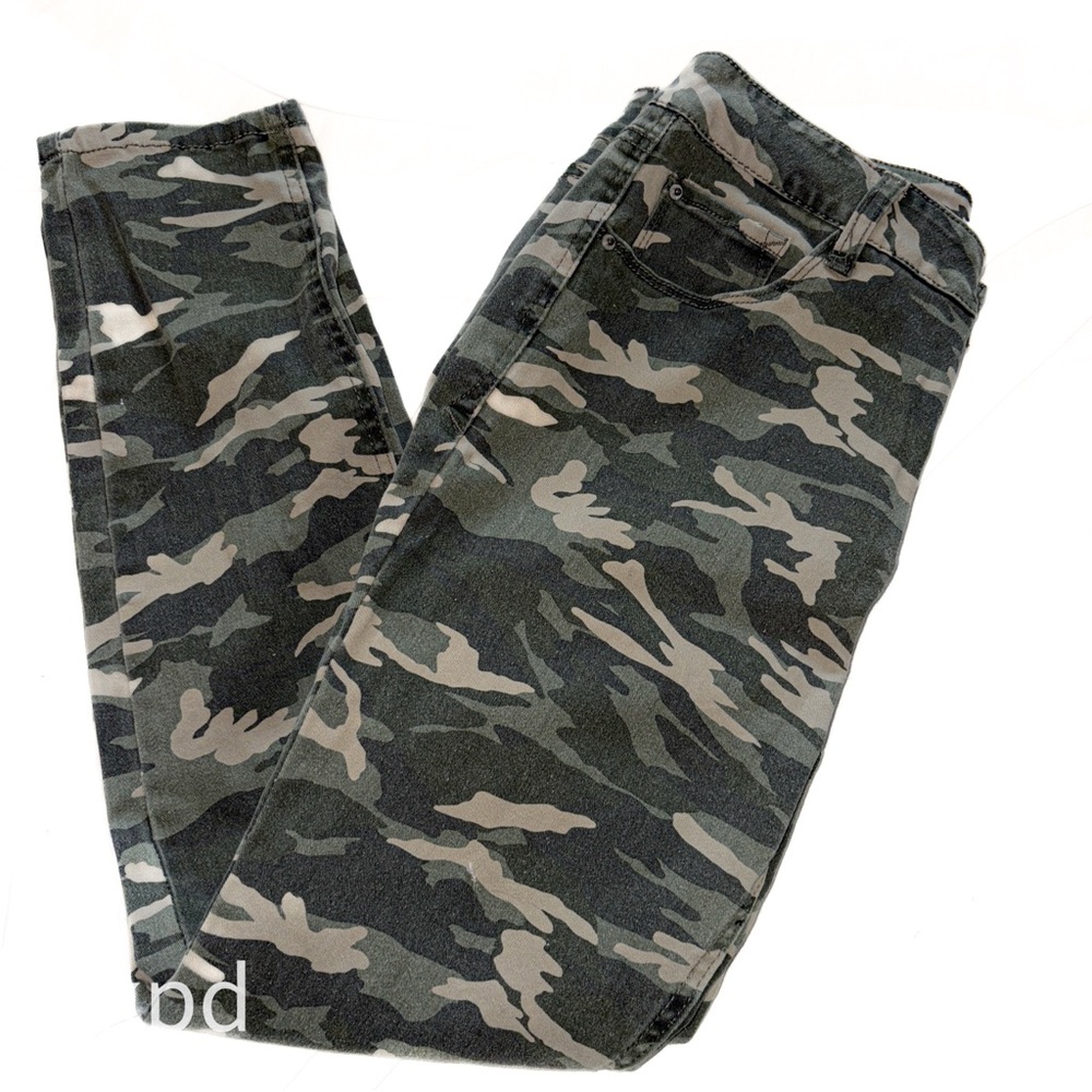 Kensie Jeans Women’s Size 6 / 28 – Camo Skinny Pants